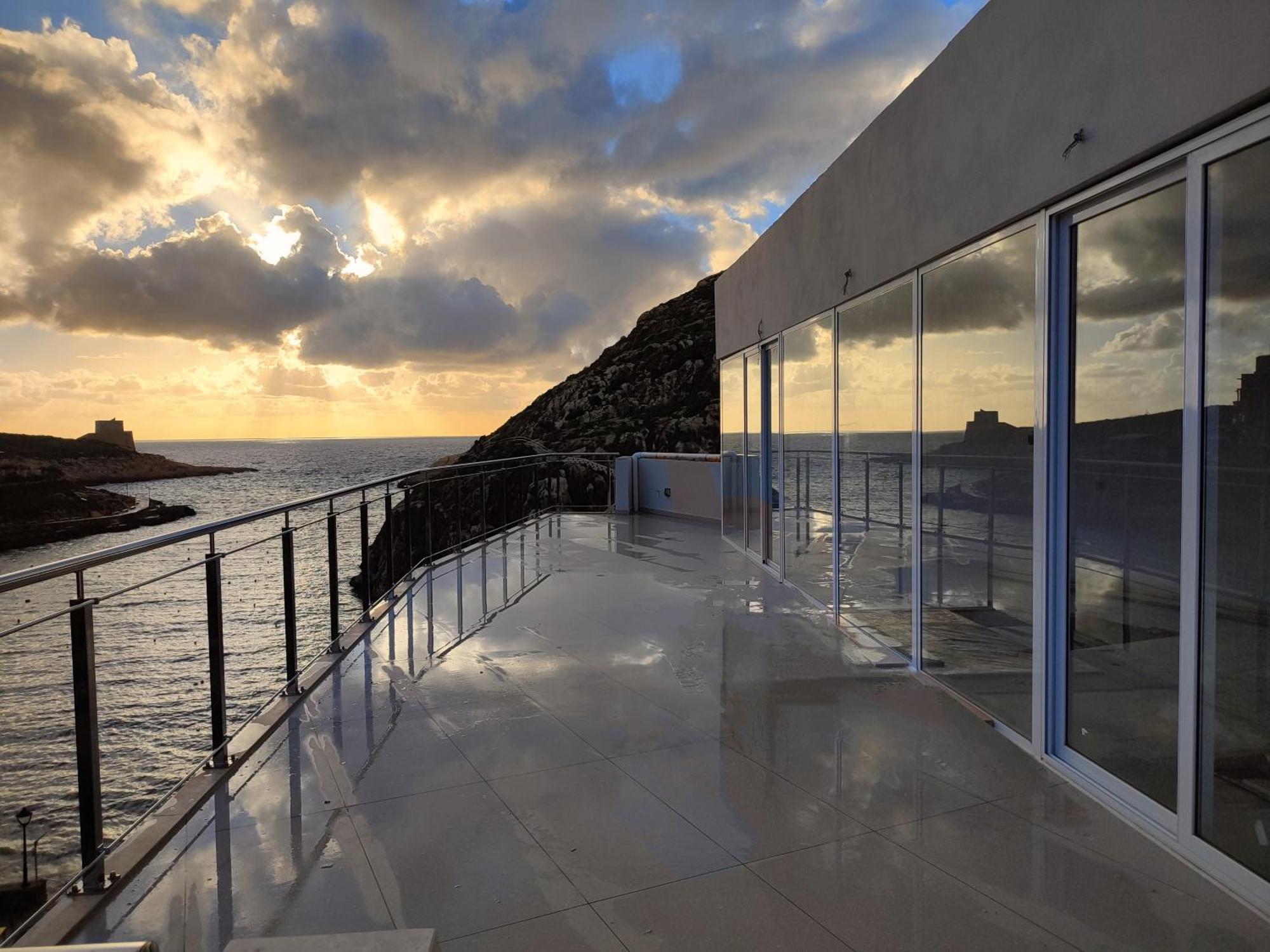 Xlendistays - Centrally Located Seafront Living Spaces In شقة