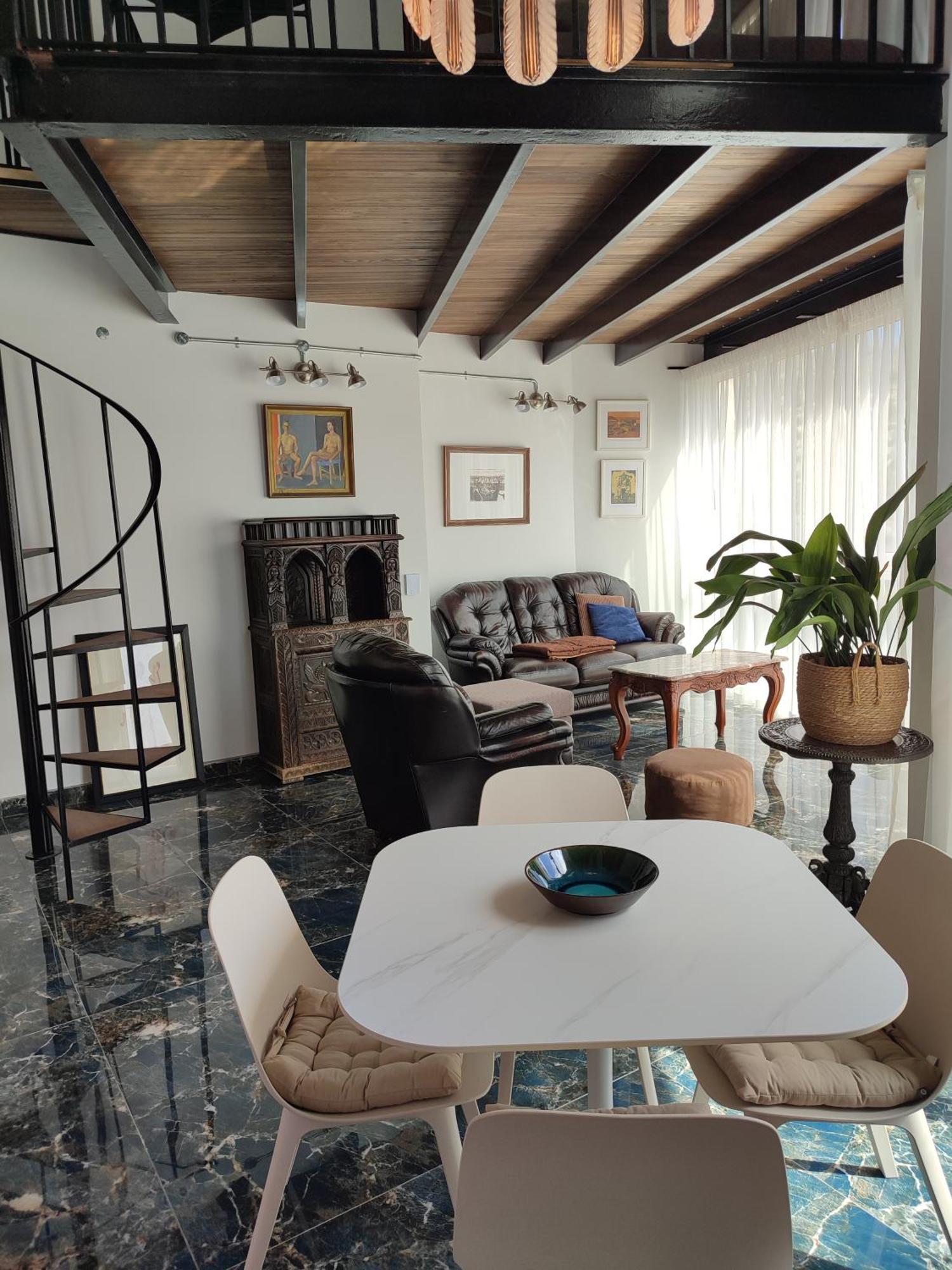 Xlendistays - Centrally Located Seafront Living Spaces In شقة